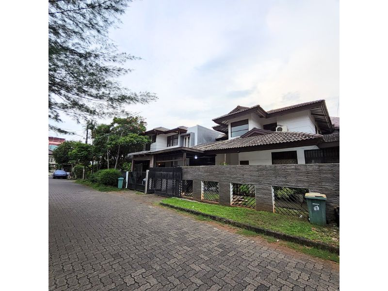 rumah villa sawo kebayoran baru